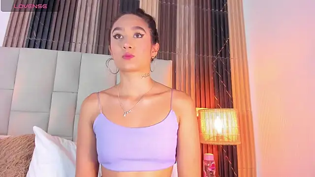 Nicolqueen  online show from April 11, 2026, 11:25 am