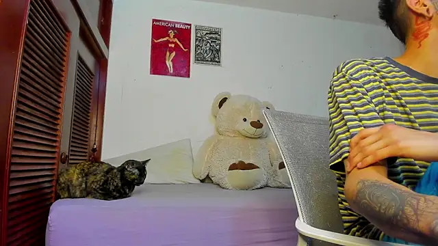 Snapshot of cold_snow013 chatting on October 26, 2025, 8:42 am cold snow013 online show from October 26, 2025, 8:42 am