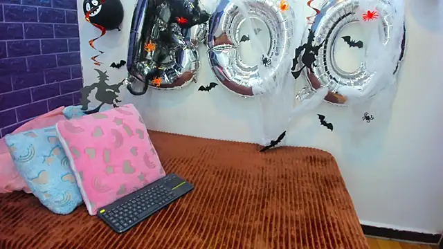 Cora 222 online show from November 1, 2025, 7:27 pm