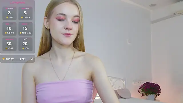 Snapshot of KumiKruz chatting on November 10, 2025, 2:27 pm KumiKruz online show from November 10, 2025, 2:27 pm