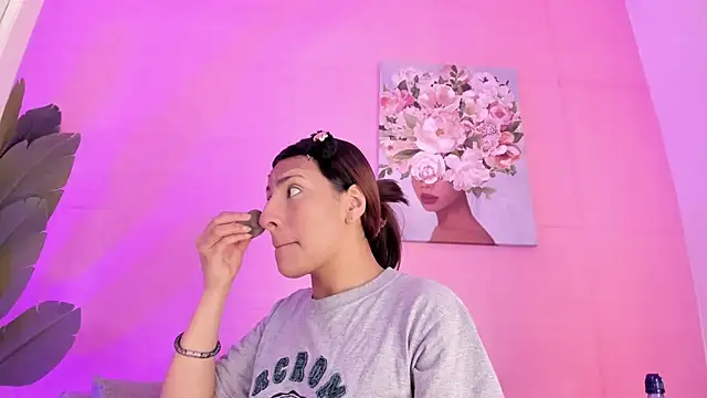 Snapshot of angelica_cute12 chatting on November 10, 2025, 6:18 pm angelica cute12 online show from November 10, 2025, 6:18 pm