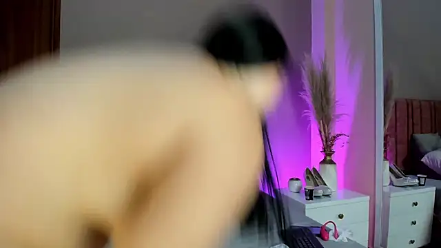 Snapshot of MaraRosenthal chatting on November 1, 2025, 5:48 pm MaraRosenthal online show from November 1, 2025, 5:48 pm