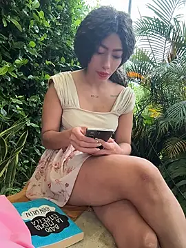 Snapshot of roxyrougee chatting on July 1, 2026, 11:01 am roxyrougee online show from July 1, 2026, 11:01 am