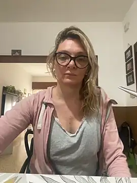 Snapshot of na1801 chatting on November 7, 2025, 2:28 pm na1801 online show from November 7, 2025, 2:28 pm