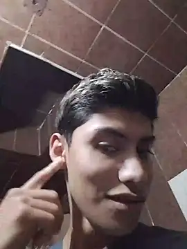 aispuro8505 online show from April 8, 2026, 2:33 am