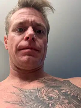 DILFiGuess11 online show from October 28, 2025, 4:38 am