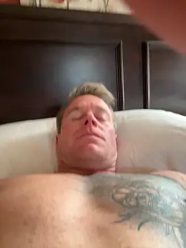 DILFiGuess11 online show from October 28, 2025, 7:38 pm