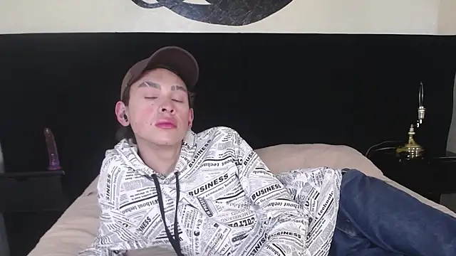 Snapshot of Aaron_Fordd chatting on September 20, 2025, 9:16 pm Aaron Fordd online show from September 20, 2025, 9:16 pm