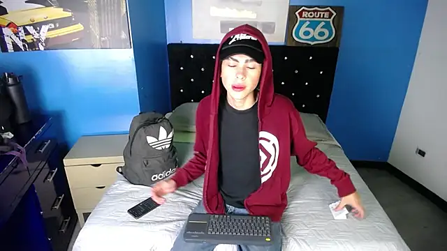 Snapshot of Aaron_Fordd chatting on October 17, 2025, 5:59 pm Aaron Fordd online show from October 17, 2025, 5:59 pm