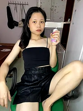 Snapshot of _Mon_23 chatting on October 22, 2025, 7:19 am Mon 23 online show from October 22, 2025, 7:19 am