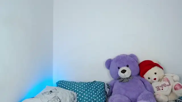 ViolettaMiller  online show from February 2, 2026, 1:10 pm