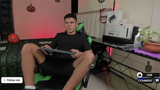 Snapshot of Jack_castell chatting on September 30, 2025, 11:37 am Jack castell online show from September 30, 2025, 11:37 am