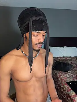 TRILLAHUNG online show from March 4, 2026, 11:00 pm