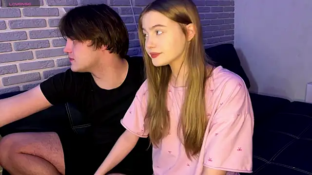 fetchingcouplee online show from November 3, 2025, 2:07 pm