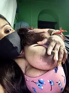 V-hot-swiet online show from November 4, 2025, 11:59 pm