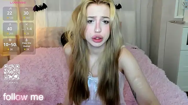 Snapshot of LightStar_18 chatting on November 3, 2025, 8:04 am LightStar 18 online show from November 3, 2025, 8:04 am