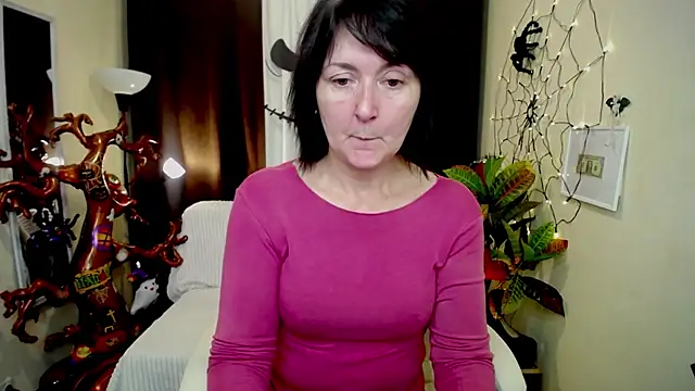 VivianGuchih online show from October 11, 2025, 6:01 am