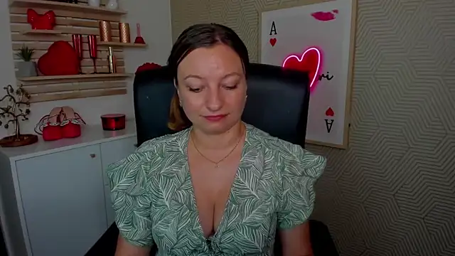 angelaSamt online show from June 30, 2026, 5:41 am