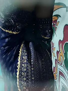 posewith online show from October 10, 2025, 9:19 am