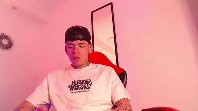 Snapshot of Anhonymus_ chatting on September 15, 2025, 5:40 am Anhonymus online show from September 15, 2025, 5:40 am