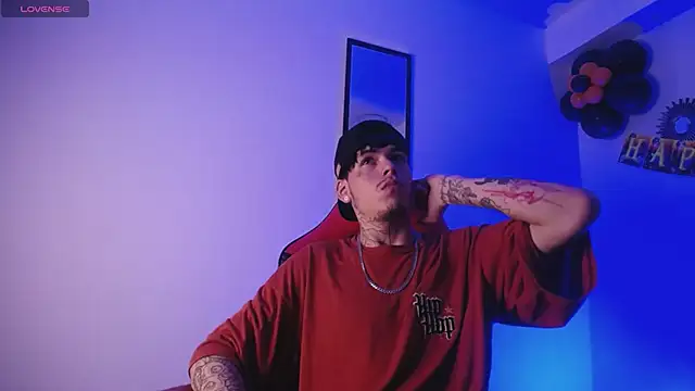 Snapshot of Anhonymus_ chatting on October 13, 2025, 3:39 am Anhonymus online show from October 13, 2025, 3:39 am