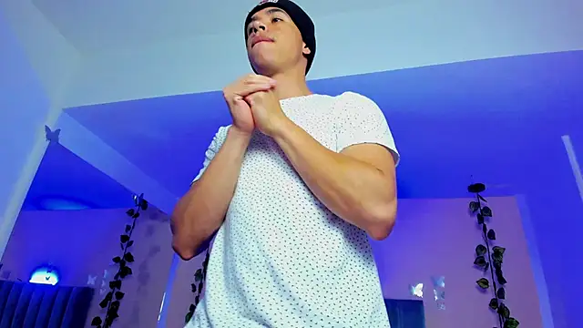 Muscle Scott online show from November 10, 2025, 12:37 pm