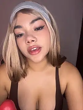 Dakota-Lona online show from March 25, 2026, 9:21 pm