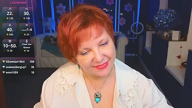 Kira Kenett online show from December 2, 2025, 7:09 pm