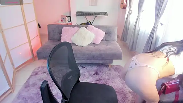 amelia-coben online show from September 18, 2025, 8:11 pm