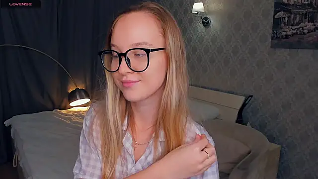 SoonMoor online show from October 20, 2025, 4:07 pm