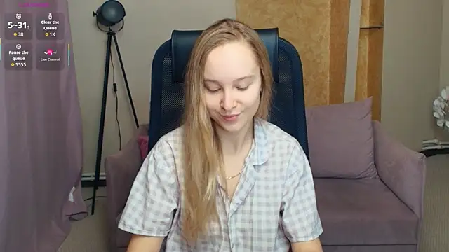 SoonMoor online show from December 17, 2025, 6:58 pm