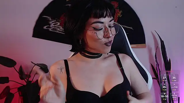 Ellyuwuw online show from February 13, 2026, 12:28 am