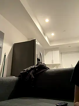 aurorasparkles online show from November 14, 2025, 1:32 pm