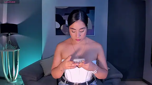 Snapshot of SussyBellX chatting on October 3, 2025, 8:06 pm SussyBellX online show from October 3, 2025, 8:06 pm