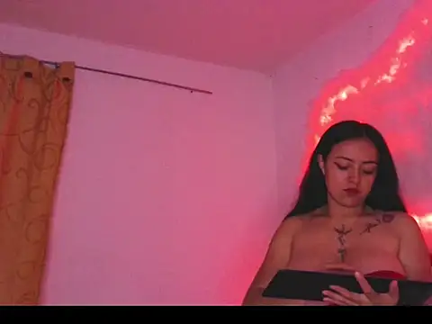 AilynRoss21 online show from September 9, 2025, 12:26 pm