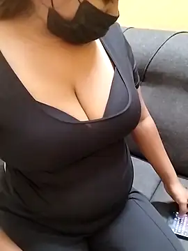 Snapshot of HAANNIAA chatting on September 21, 2025, 8:43 pm HAANNIAA online show from September 21, 2025, 8:43 pm