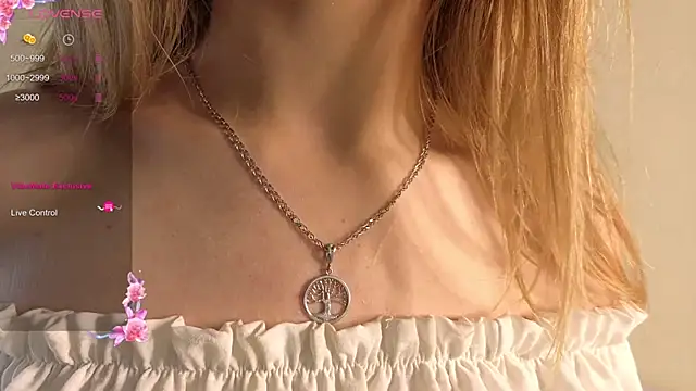 Snapshot of Sue_Sanders chatting on September 19, 2025, 10:16 am Sue Sanders online show from September 19, 2025, 10:16 am