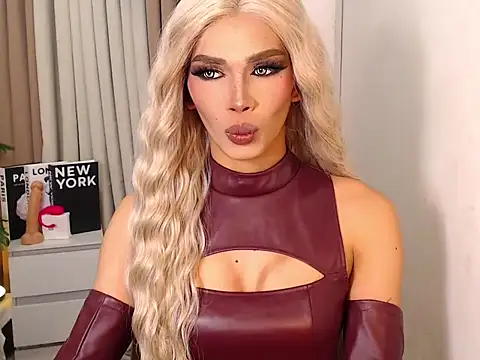 Snapshot of Miss_Cataluna69 chatting on November 19, 2025, 9:15 pm Miss Cataluna69 online show from November 19, 2025, 9:15 pm