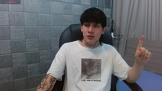 Iantwink18 online show from November 29, 2025, 3:20 am