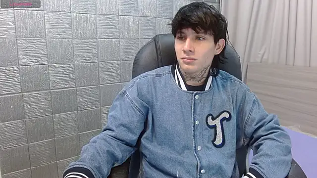 Iantwink18 online show from November 30, 2025, 3:32 am