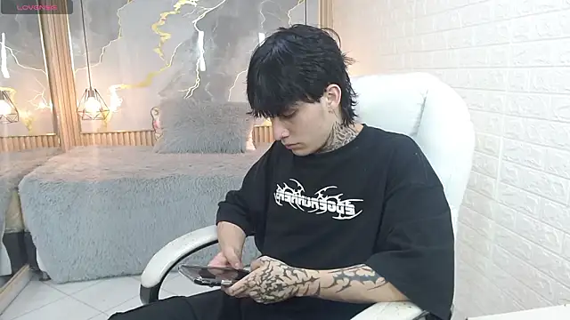 Iantwink18 online show from March 6, 2026, 3:25 am