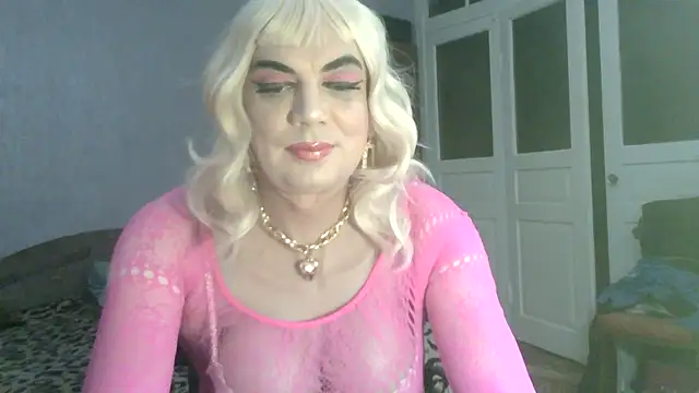 NiraFrost online show from November 16, 2025, 5:51 pm