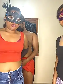 Family02 online show from October 4, 2025, 4:38 pm