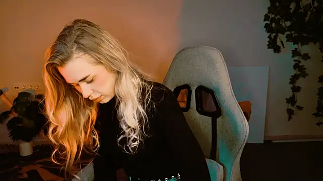 AdelLoyss online show from October 25, 2025, 1:07 pm