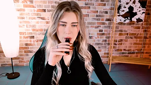 AdelLoyss online show from November 2, 2025, 1:13 pm