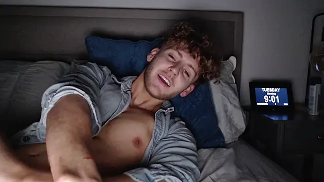 DominantAlex18 online show from December 2, 2025, 9:03 am