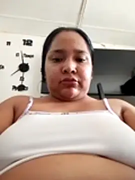 Snapshot of Angelly_ricura chatting on June 17, 2026, 5:47 pm Angelly ricura online show from June 17, 2026, 5:47 pm