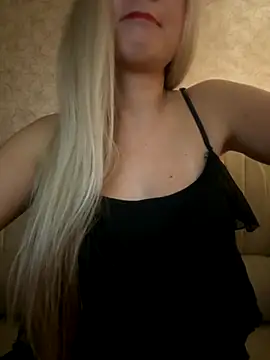 Snapshot of Nikihot__ chatting on October 13, 2025, 9:59 pm Nikihot online show from October 13, 2025, 9:59 pm