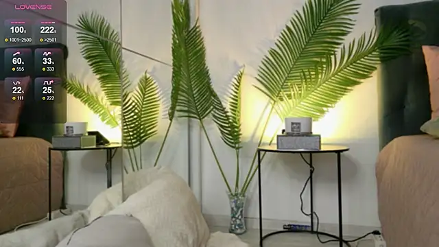 JuliaQuin online show from October 3, 2025, 2:08 am