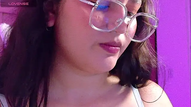 Snapshot of Angeldusttt chatting on April 21, 2026, 1:42 am Angeldusttt online show from April 21, 2026, 1:42 am